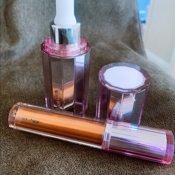 About Face by Halsey two-piece highlighter fluid and gold lip gloss - Picture 4 of 5